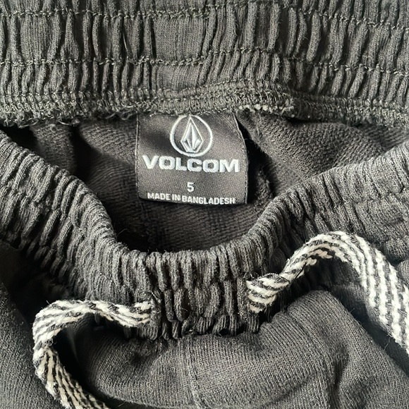 Volcom shorts - Picture 4 of 4